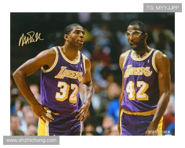 魔术师约翰逊传奇生涯与篮球场上的荣耀与辉煌瞬间